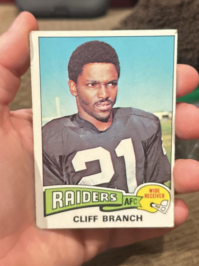 1975 Topps Football Cliff Branch Base Set #524