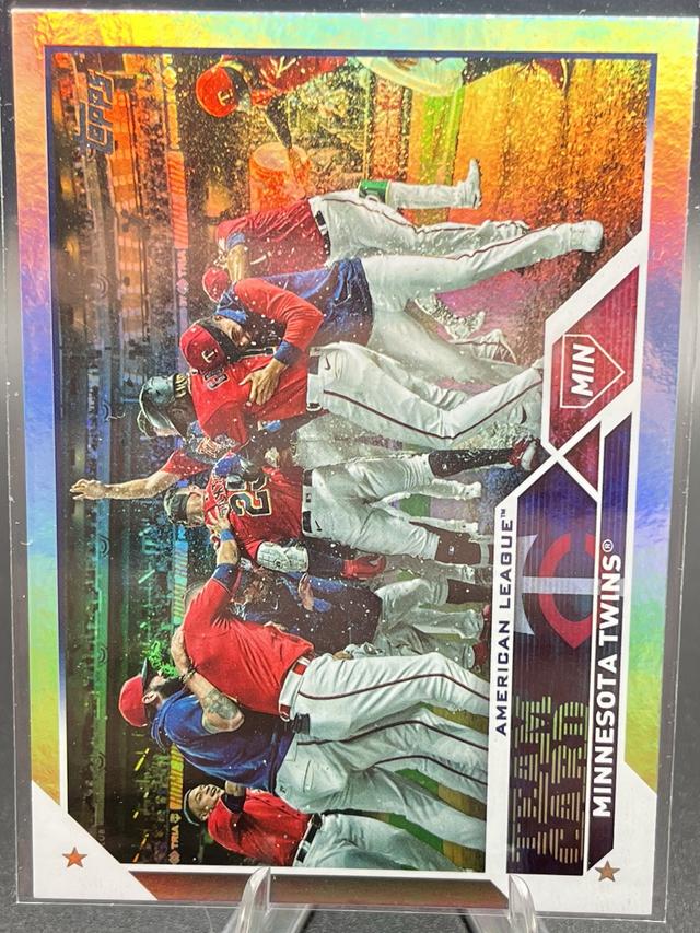 2023 Topps Series 2 Minnesota Twins Rainbow Foil Parallel #382