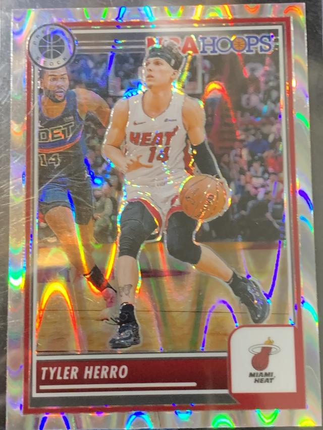 2023-24 Panini Hoops Premium Stock Tyler Herro ﻿Base Set Disco Prizms #126