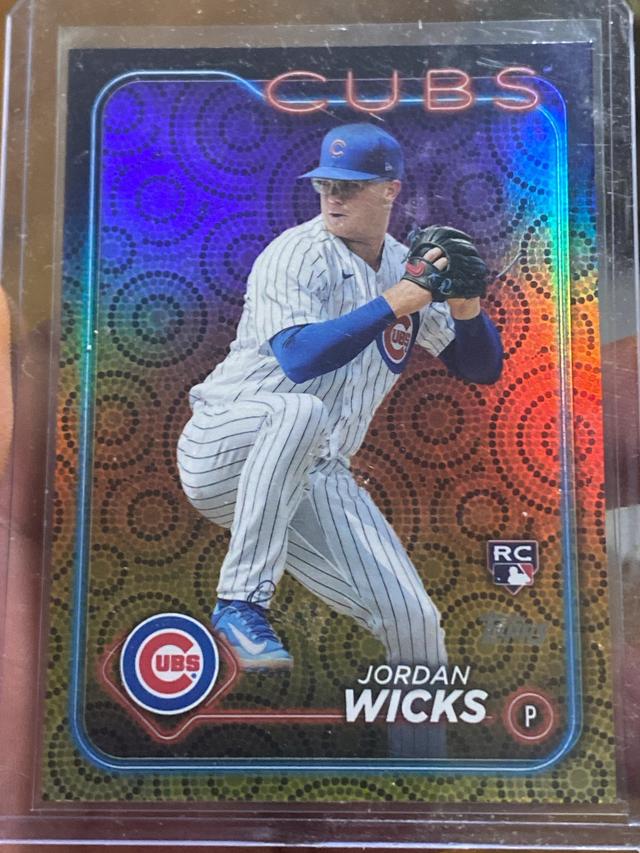 2024 Topps Series 2 Jordan Wicks BASE SET Holiday Parallel #613