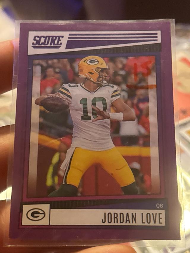 2022 Score Football Jordan Love Base Set Purple #98